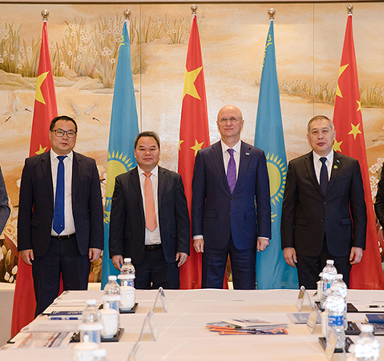 LiuGong Chairman Meets Kazakhstan's First Deputy Prime Minister, Signs Local Manufacturing Agreement